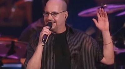 Muere vocalista de Roupa Nova por Covid-19