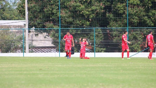 Fernando de la Mora vuelve a triunfar y sigue escalando