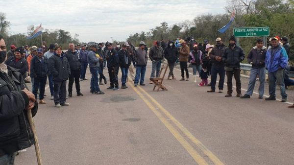 Sintierras cierran ruta Concepción- Vallemí exigiendo mensura judicial al Indert