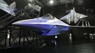 Rusia presenta su nuevo avión de combate"Jaque Mate"