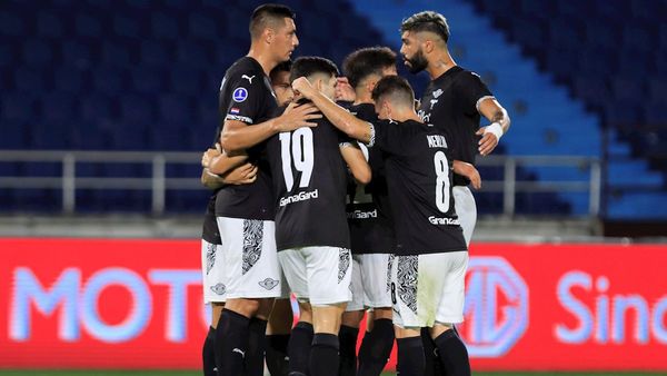Libertad sigue en la búsqueda de un delantero