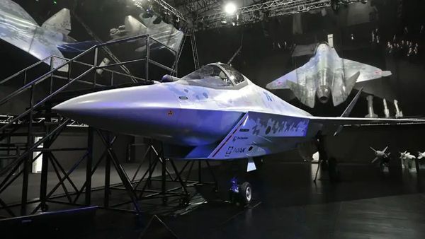 Rusia presenta su nuevo avión de combate "Jaque Mate"