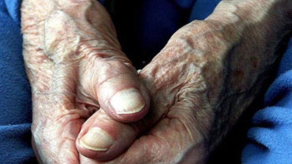 Abuela de 72 años tendrá el apellido de su mamá