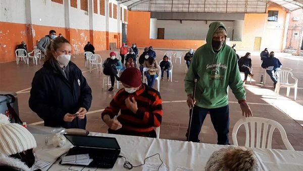 Vacunadores en San Pedro dejan de trabajar horas extras por falta de pago - Nacionales - ABC Color