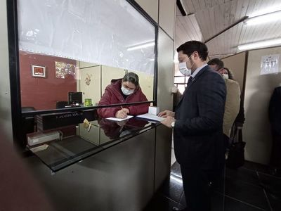 Denuncian a concejales esteños y transportistas por suba del pasaje - ABC en el Este - ABC Color
