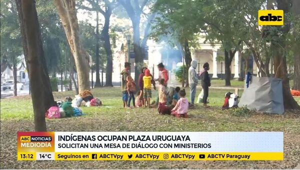 Indígenas ocupan Plaza Uruguaya - ABC Noticias - ABC Color