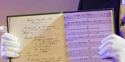 El primer reglamento escrito del fútbol fue vendido en Londres