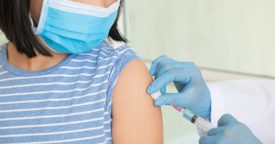 La Nación / Vacunación: habilitan registro para extranjeros y certificado para adolescentes