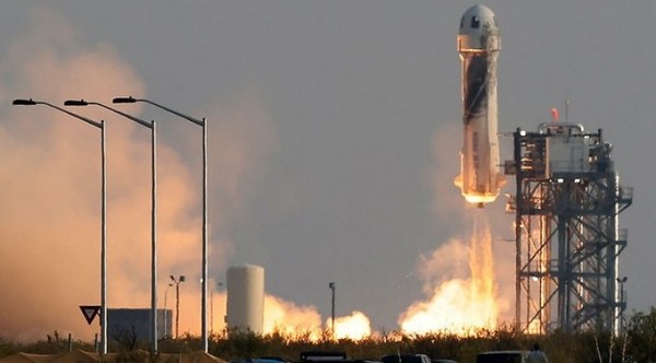 MUNDO | El hombre más rico del mundo, Jeff Bezos, alcanza el espacio: viaje duró 10 minutos