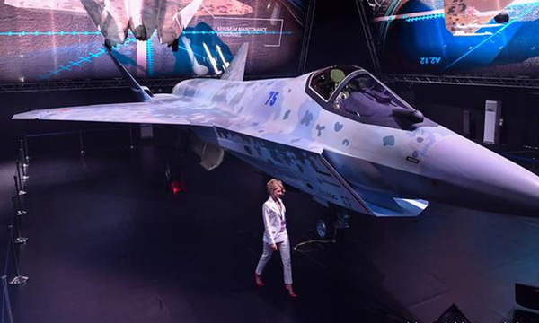Rusia presenta su nuevo avión de combate "Jaque Mate" - OviedoPress