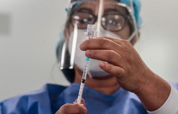 Paraguayos vacunados en el exterior deben registrarse para recibir segunda dosis