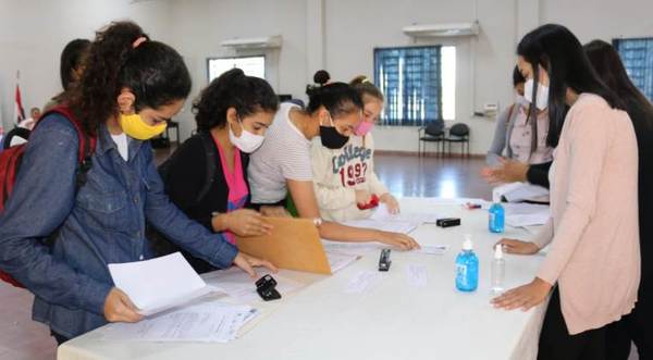 Jóvenes de Ñeembucú recibirán primer desembolso de becas universitarias