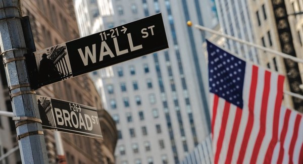 Bolsa de Nueva York alcanza máximo histórico y prende alarma de una burbuja financiera