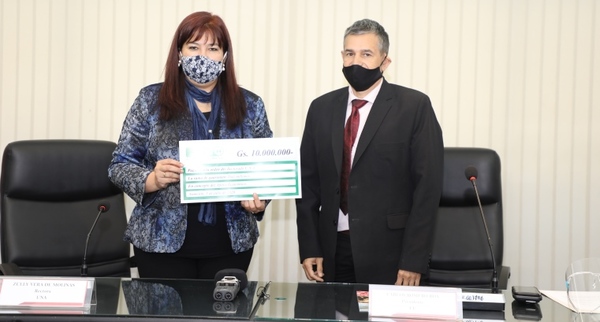 CU entregó aporte a la UNA que facilitará accesibilidad virtual a más de 300 estudiantes