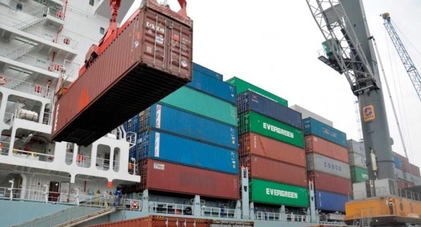 Exportaciones a agosto cayeron 14% y las importaciones 18%