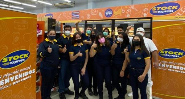 Suman 20 los locales de Stock Express