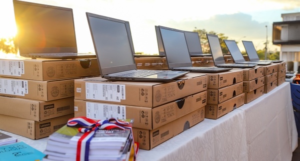 Celexx entregó a instituciones educativas más de 10.000 notebooks y laboratorios móviles de informática
