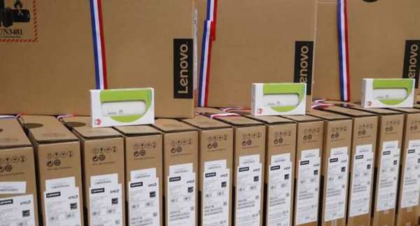 MEC recibe 590 notebooks con conectividad por parte de CONATEL
