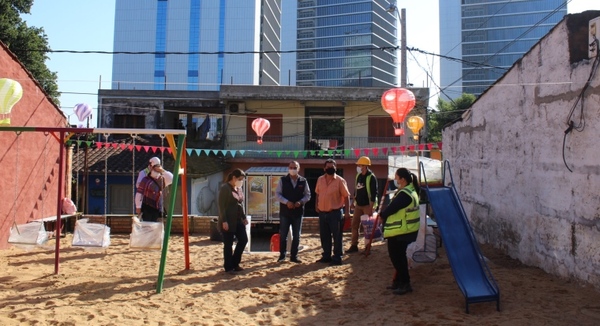 Consorcio encargado de las nuevas Oficinas de Gobierno dona parque infantil al barrio San Jerónimo