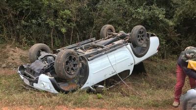Intendente de Pilar sale ileso tras volcar con su camioneta