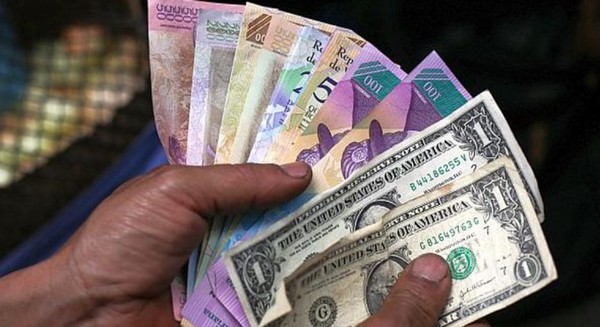 Aumenta salario mínimo en Venezuela a 7 millones de bolívares que equivale a 2,5 dólares