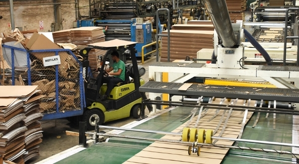 Argentina evalúa congelar precios de insumos de industrias