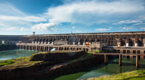 Itaipú prevé destinar USD 400 millones a sectores eléctricos de Paraguay y Brasil