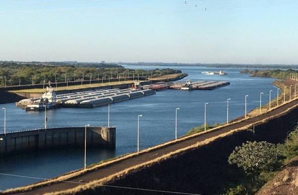 Aguas liberadas por ITAIPU permiten movilizar la exportación de 200.000 toneladas de soja