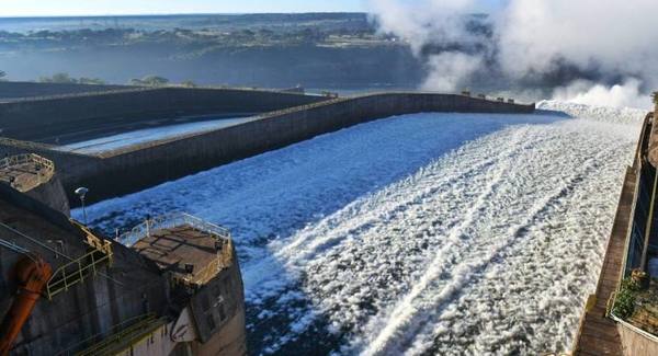 Apertura de compuertas de ITAIPU contribuirá con la dinamización de la economía