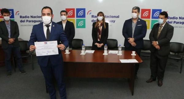 SINAFOCAL y MITIC realizaron la entrega simbólica de certificados a comunicadores del Estado