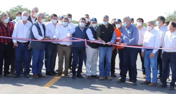 Autoridades inauguraron nuevo tramo asfaltado de la Ruta Bioceánica de Loma Plata
