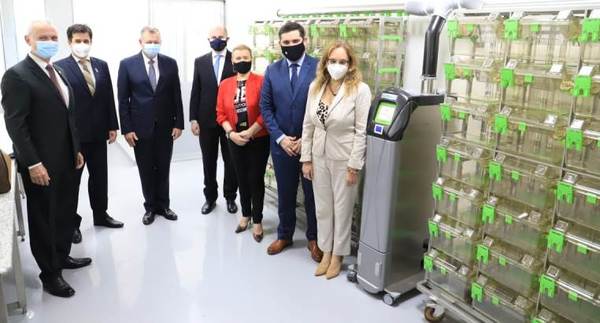 Unión Europea dona moderno laboratorio a Senacsa
