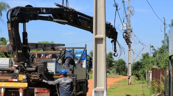 ANDE refuerza sistema de distribución en 8 departamentos del país