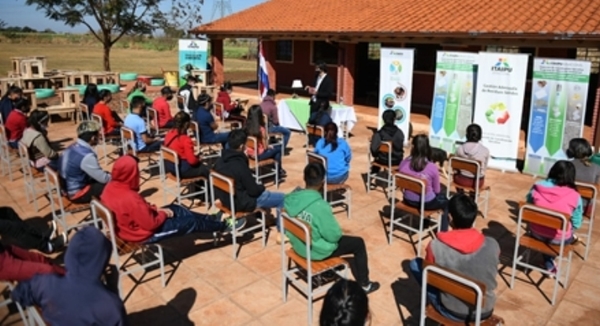 ITAIPU realizó talleres de reciclado, dirigidos a estudiantes y jóvenes indígenas