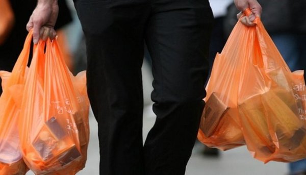 Rige desde hoy la disminución en el uso de bolsas de polietileno