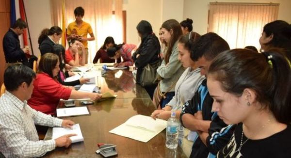 Jóvenes de Itapúa podrán acceder a beca universitaria de la EBY