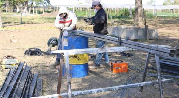 Jóvenes fortalecen proyecto productivo con apoyo de la EBY