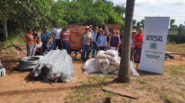 Pequeños productores de Cordillera reciben apoyo del Gobierno a través de la EBY