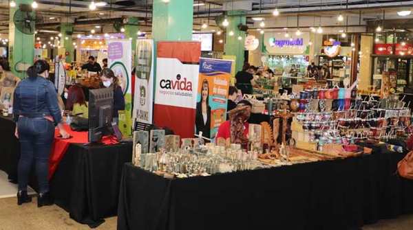Feria de emprendedores se realiza en el Mariscal hasta las 21 horas
