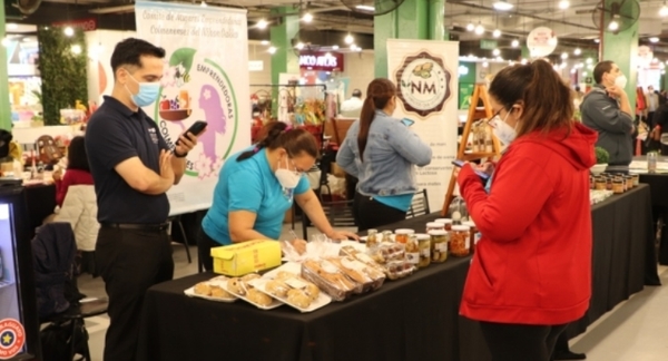 Feria de Emprendedores se lleva a cabo en el Mariscal López