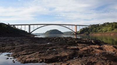 Rocas afloran en río Paraná y son peligrosas para las embarcaciones