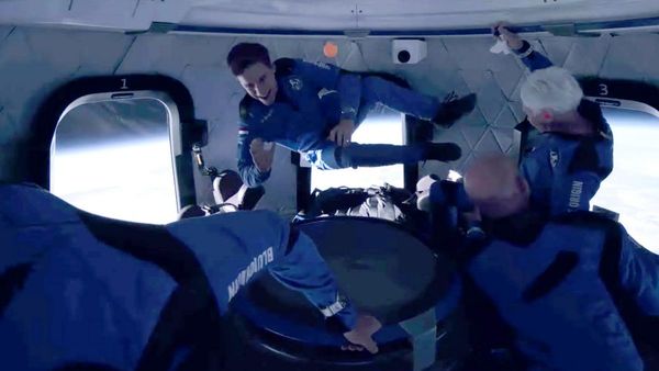 Jeff Bezos, el hombre más rico del mundo, llega al espacio