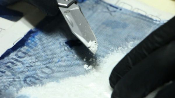 Detectan envío de cocaína en láminas