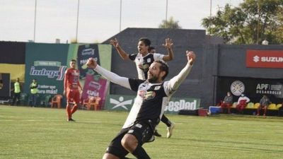 Tacuary venció al líder y hoy se juega el clásico