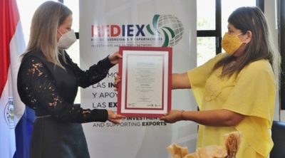 Artesana iteña Julia Isidrez es nueva embajadora de la Marca País Paraguay