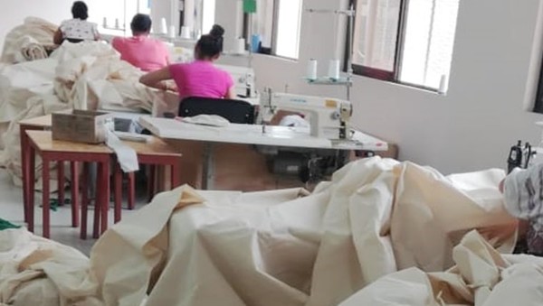 Arquitectura de la UNA lanza proyecto de restauración y confección de sábanas para hospitales