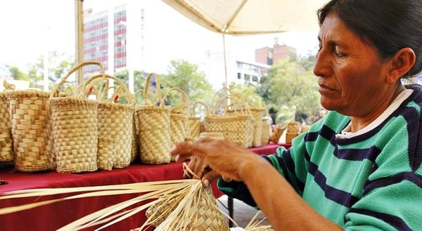 MIPYMES capacitó a 20 artesanas de la parcialidad Chamacoco para la formalización de sus actividades