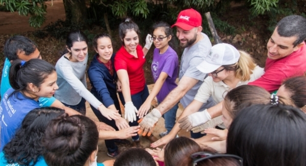 Coca-Cola reafirma su compromiso con el cuidado del agua a través de su estrategia global 2030