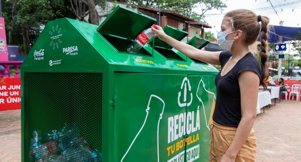 Coca-Cola habilitó sus espacios de verano con mensajes sustentables