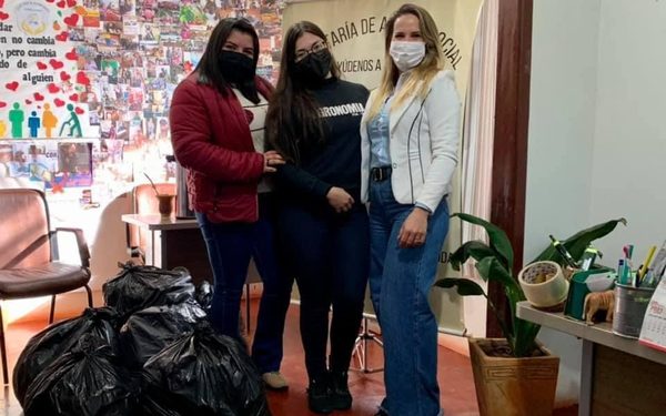 Estudiantes de FIA-UNE realizan donación a la Secretaría de Acción Social de Naranjal